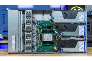 Đánh giá Supermicro AS-2115HV-TNRT: Máy trạm 2U ép xung với 4 GPU AMD Threadripper Pro.