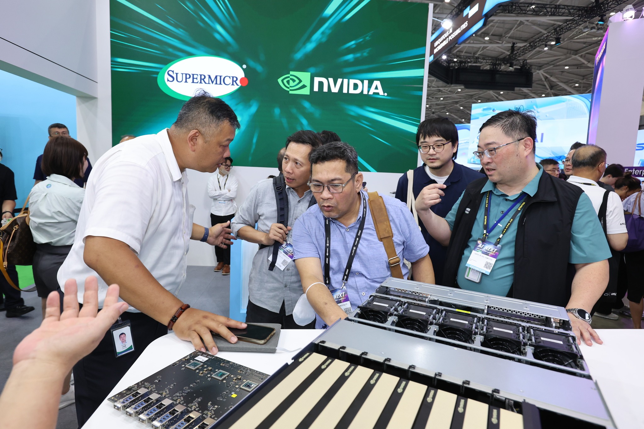 WS Fastest – Datacenter 8-GPU: L40S Farm (Hạ tầng GPU server cho AI quy mô lớn)