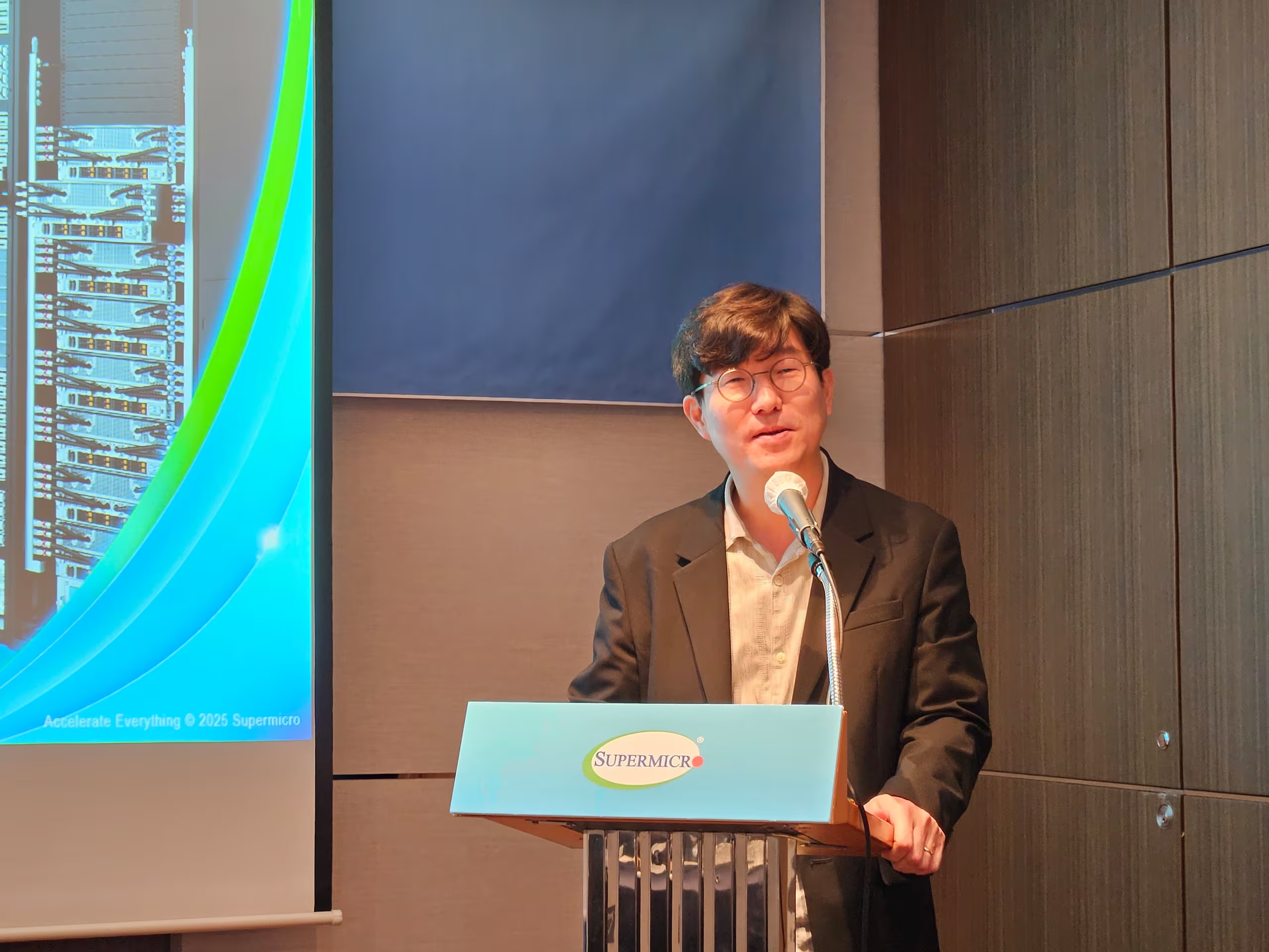 Supermicro đẩy mạnh tấn công thị trường Hàn Quốc bằng máy chủ làm mát bằng chất lỏng