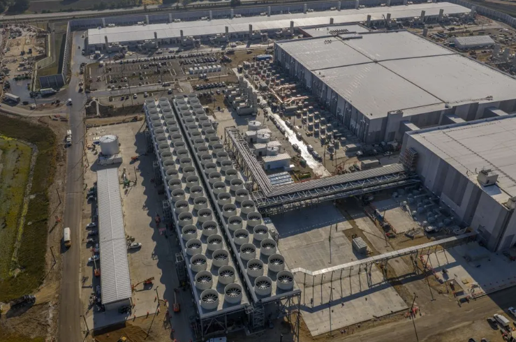 Microsoft xây trung tâm dữ liệu AI “mạnh nhất”