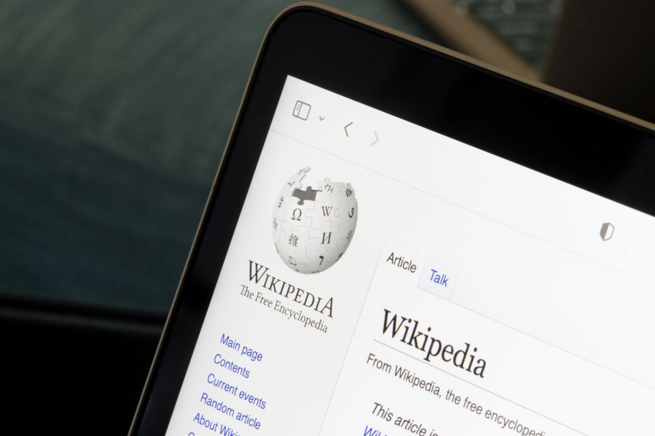 Wikipedia giảm truy cập do người dùng tìm kiếm qua AI